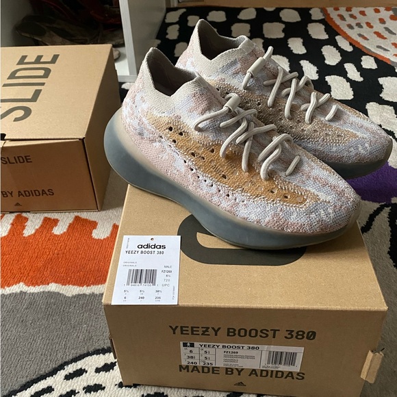 Yeezy 380 Boost PEPPER - Picture 2 of 5